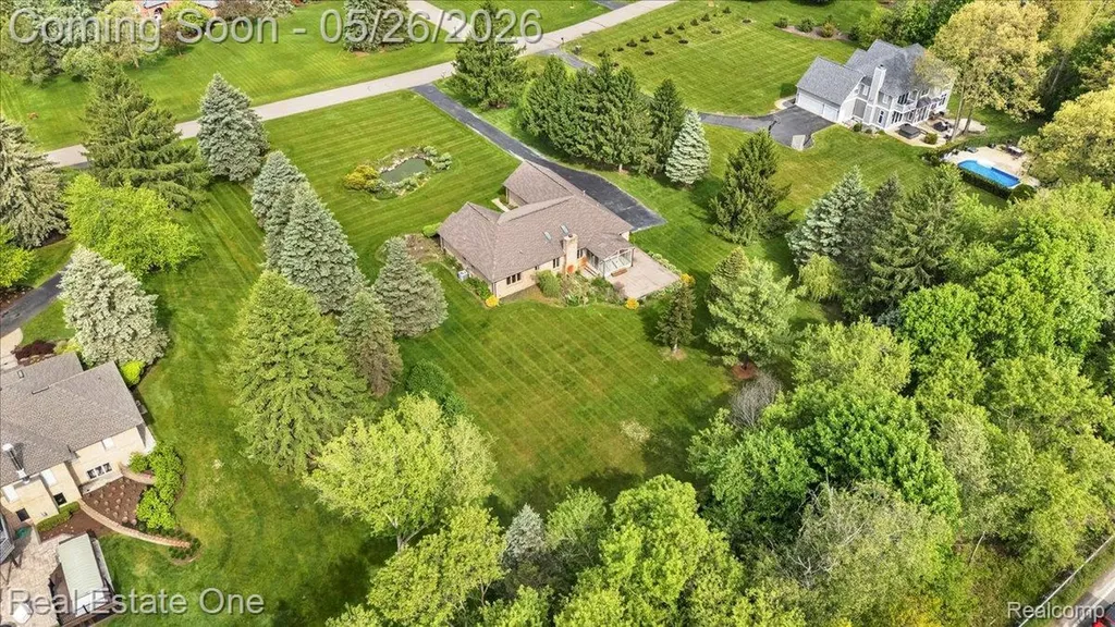 751 Bristol Lane Orion Charter Township MI 48348