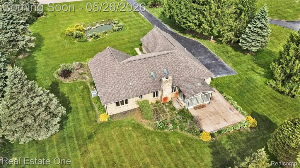 751 Bristol Lane Orion Charter Township MI 48348