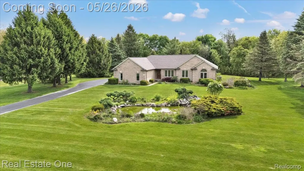 751 Bristol Lane Orion Charter Township MI 48348
