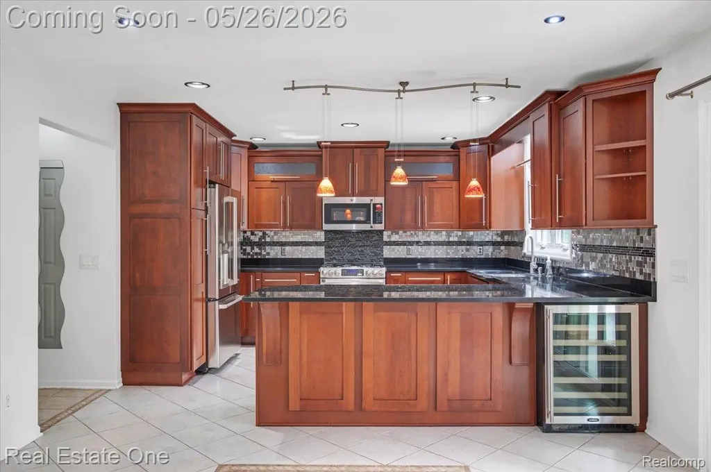 751 Bristol Lane Orion Charter Township MI 48348
