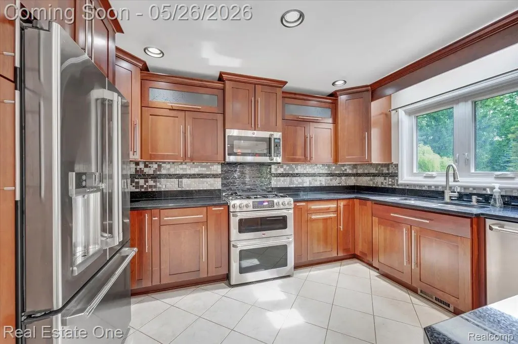 751 Bristol Lane Orion Charter Township MI 48348