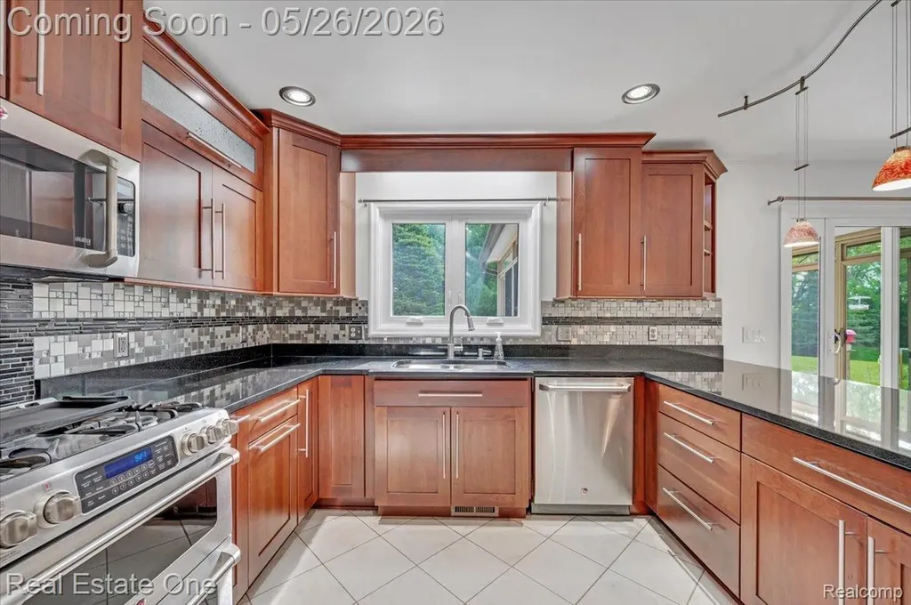 751 Bristol Lane Orion Charter Township MI 48348