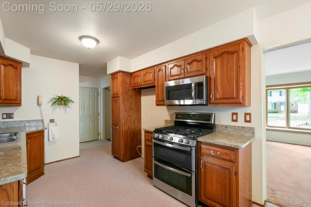 9310 Oakcliffe Drive Plymouth Charter Township MI 48170