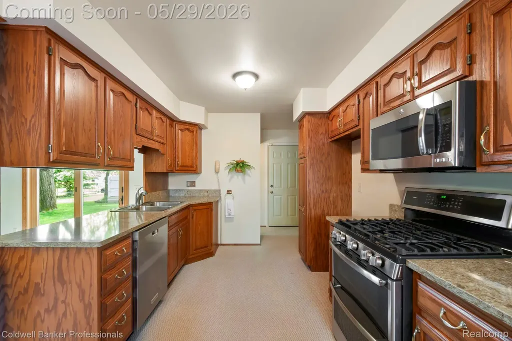 9310 Oakcliffe Drive Plymouth Charter Township MI 48170