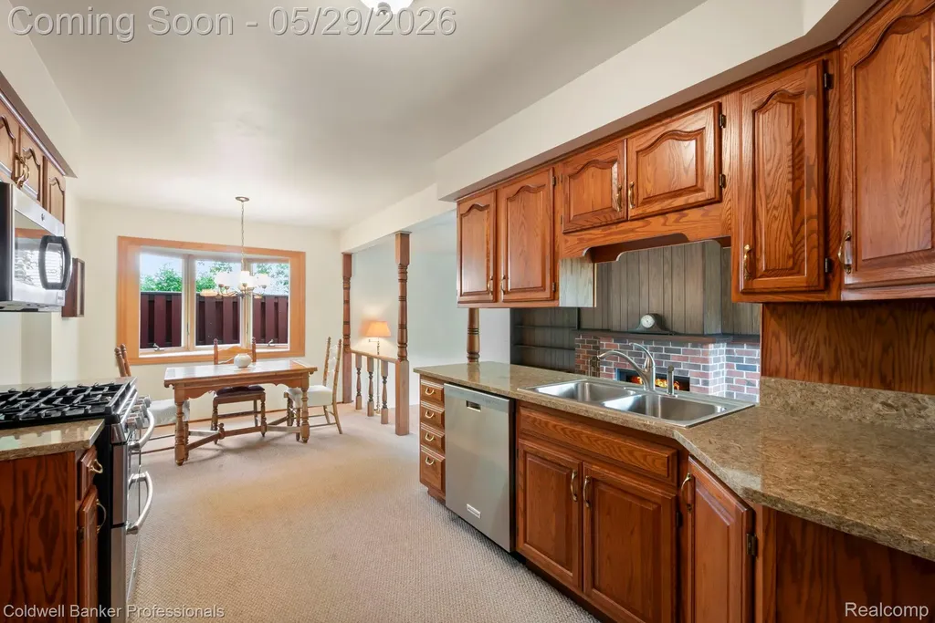 9310 Oakcliffe Drive Plymouth Charter Township MI 48170