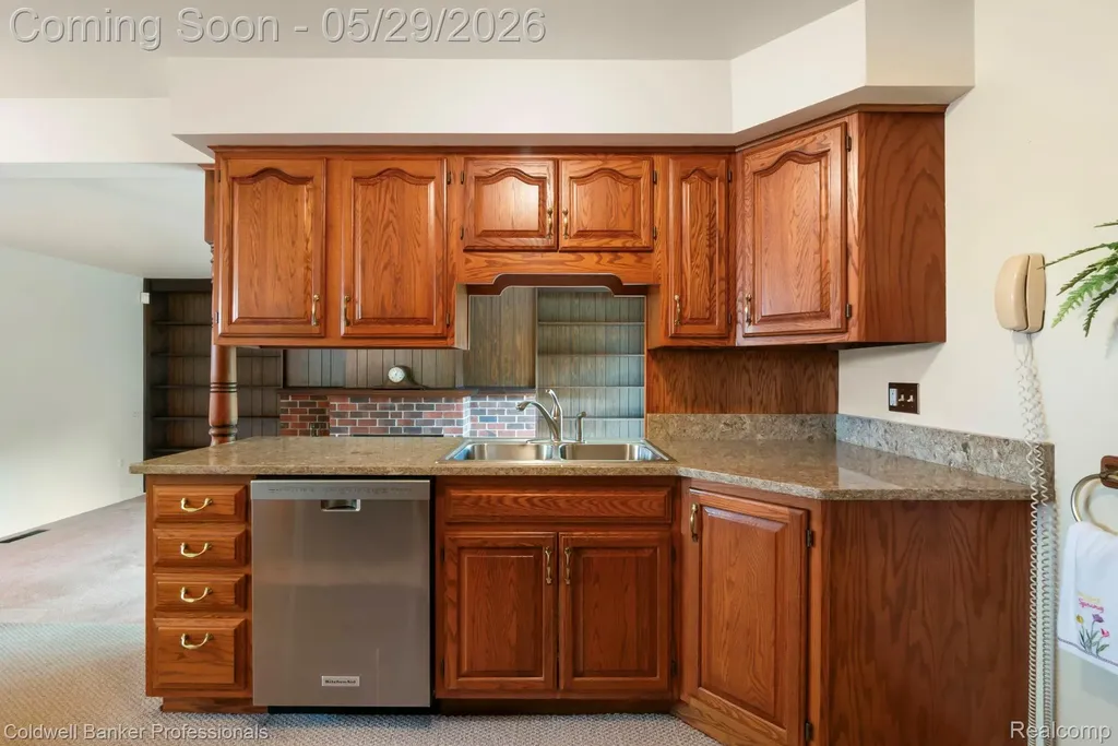 9310 Oakcliffe Drive Plymouth Charter Township MI 48170