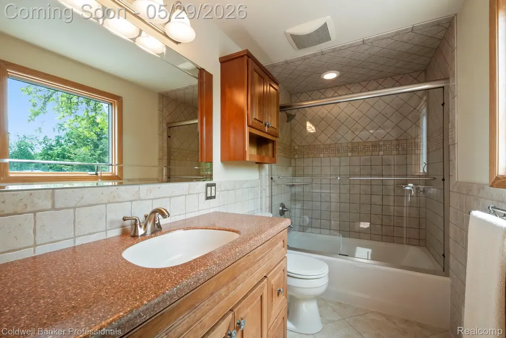 9310 Oakcliffe Drive Plymouth Charter Township MI 48170