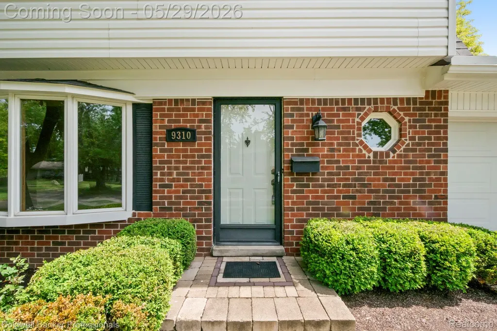 9310 Oakcliffe Drive Plymouth Charter Township MI 48170