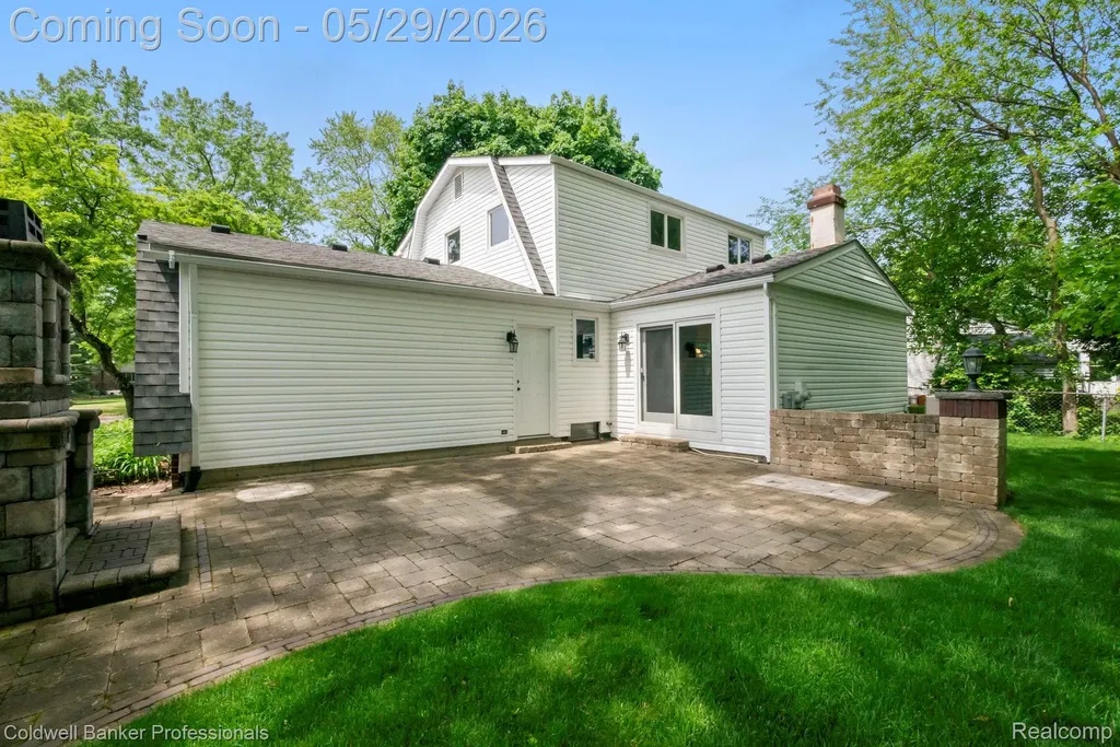 9310 Oakcliffe Drive Plymouth Charter Township MI 48170
