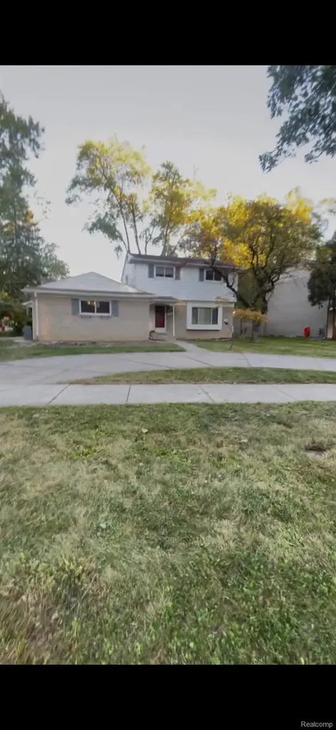30050 Pleasant Trail Southfield City MI 48076