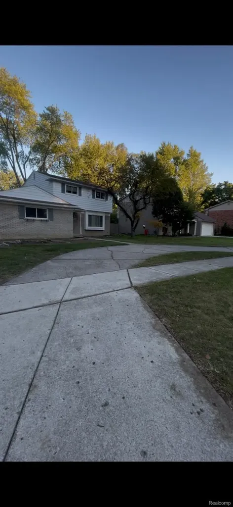 30050 Pleasant Trail Southfield City MI 48076