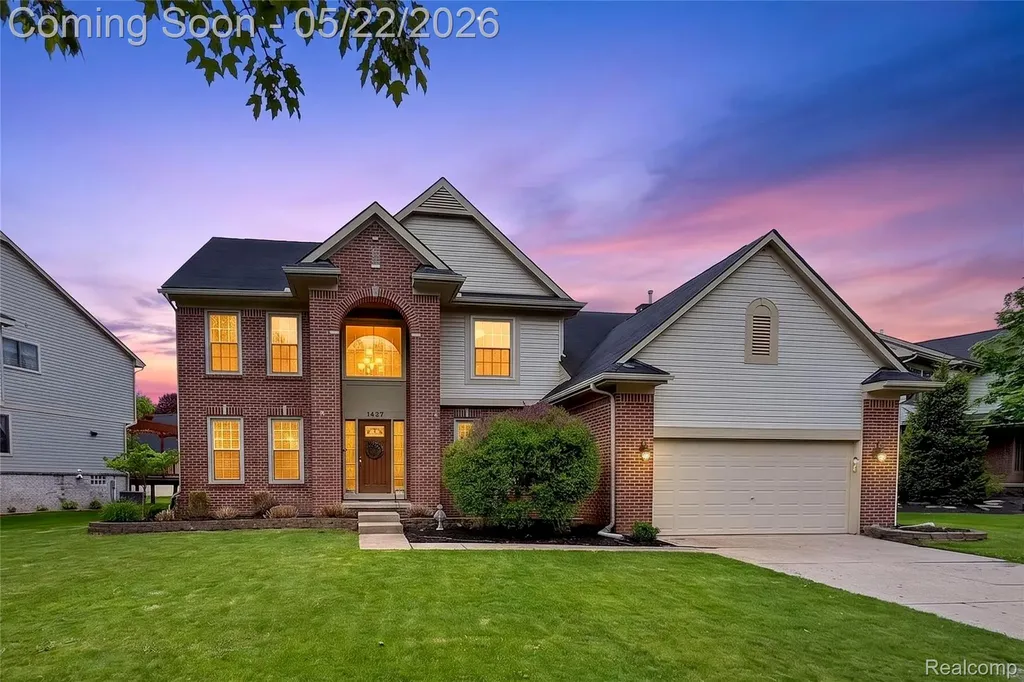 1427 Trailside Boulevard Wixom City MI 48393
