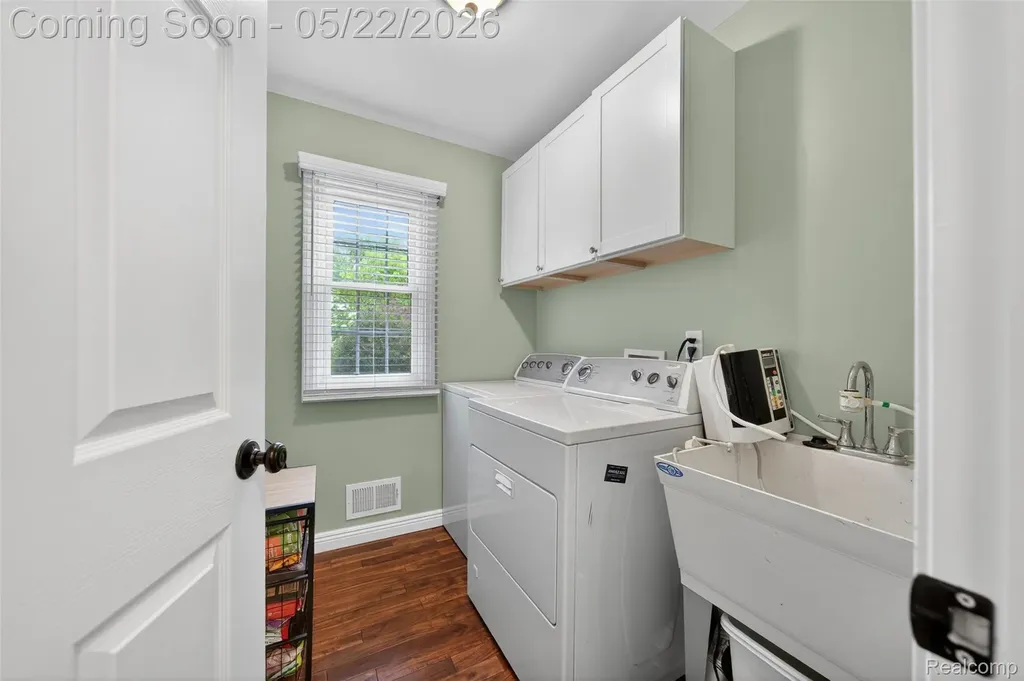 1427 Trailside Boulevard Wixom City MI 48393