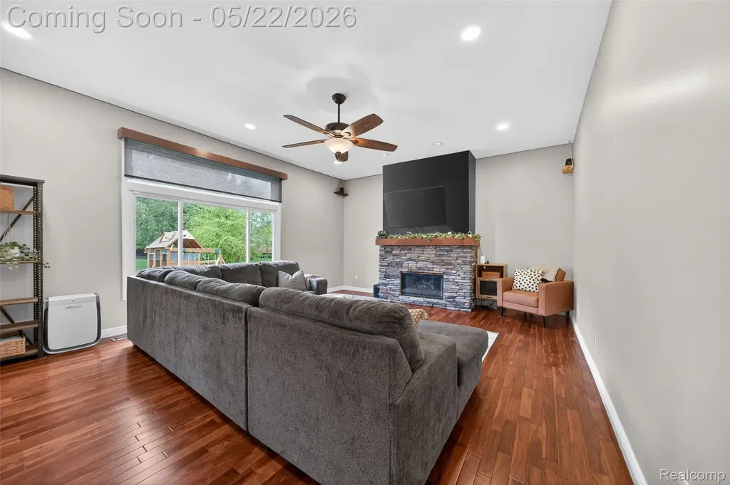 1427 Trailside Boulevard Wixom City MI 48393
