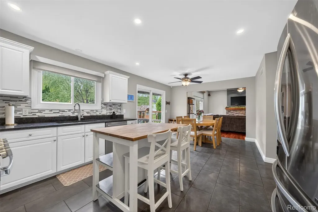 1427 Trailside Boulevard Wixom City MI 48393