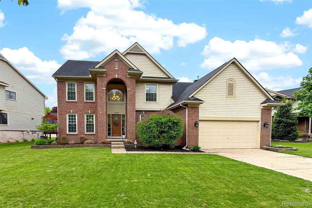 1427 Trailside Boulevard Wixom City MI 48393