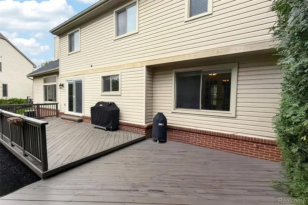 1427 Trailside Boulevard Wixom City MI 48393