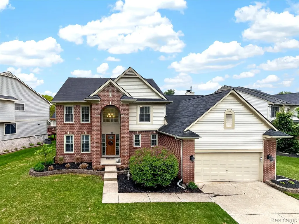 1427 Trailside Boulevard Wixom City MI 48393