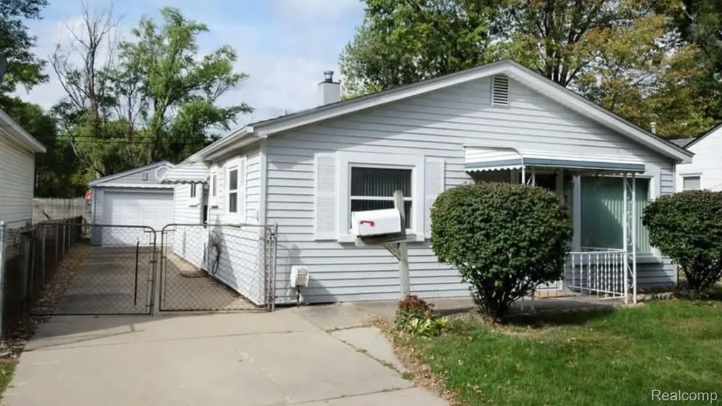 27791 Groveland Street Madison Heights City MI 48071