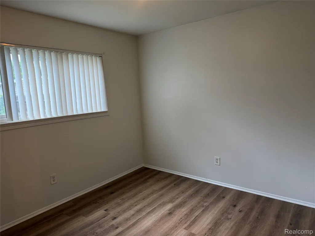 27791 Groveland Street Madison Heights City MI 48071