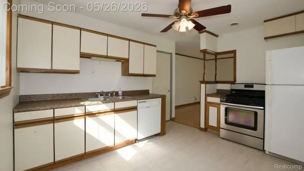 27791 Groveland Street Madison Heights City MI 48071