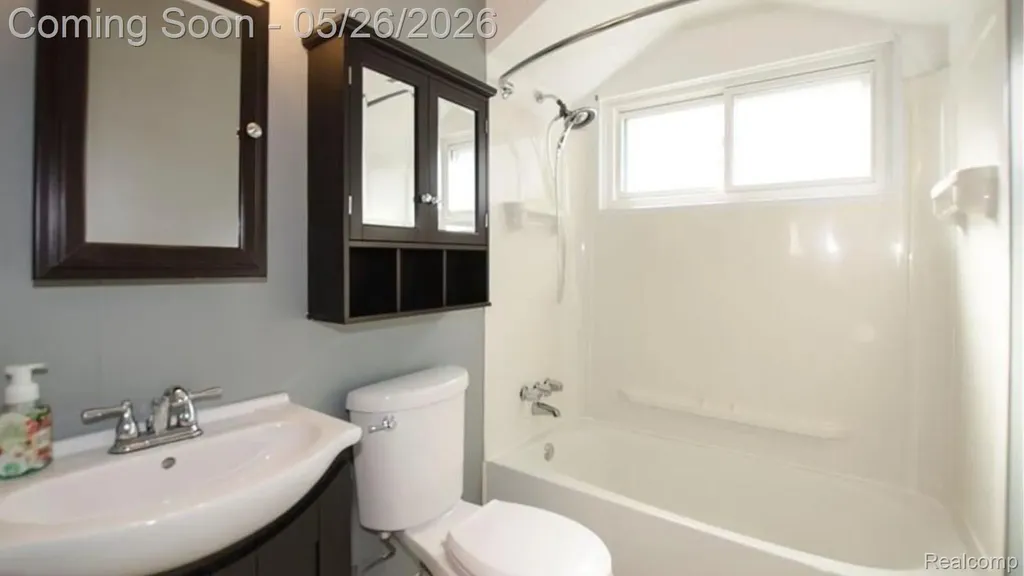 27791 Groveland Street Madison Heights City MI 48071