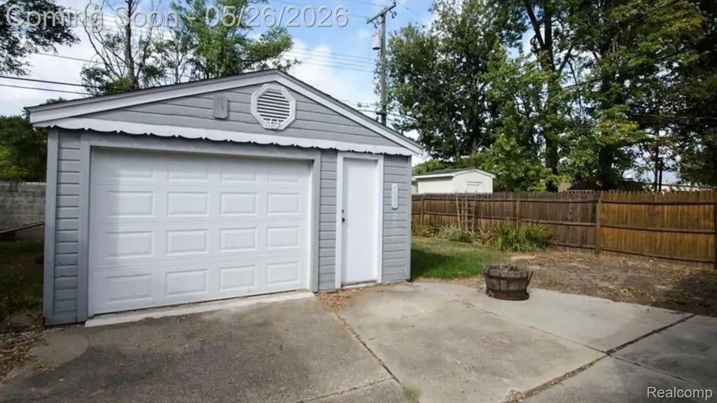 27791 Groveland Street Madison Heights City MI 48071