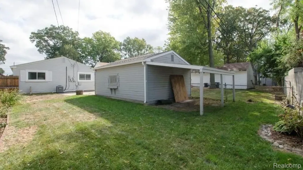 27791 Groveland Street Madison Heights City MI 48071