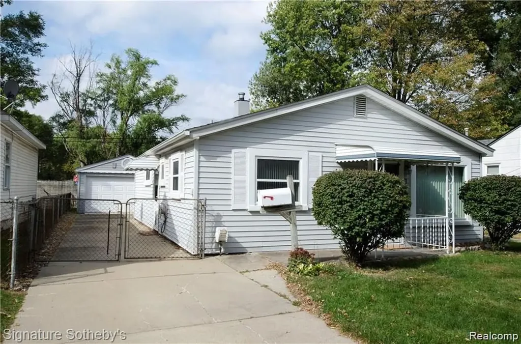 27791 Groveland Street Madison Heights City MI 48071