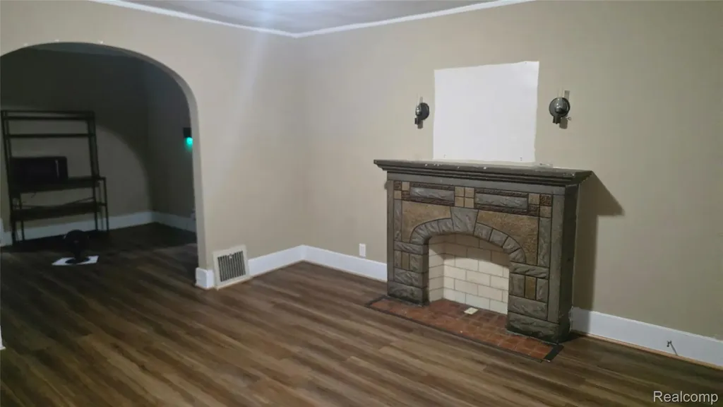 196 Beach Street Pontiac City MI 48342