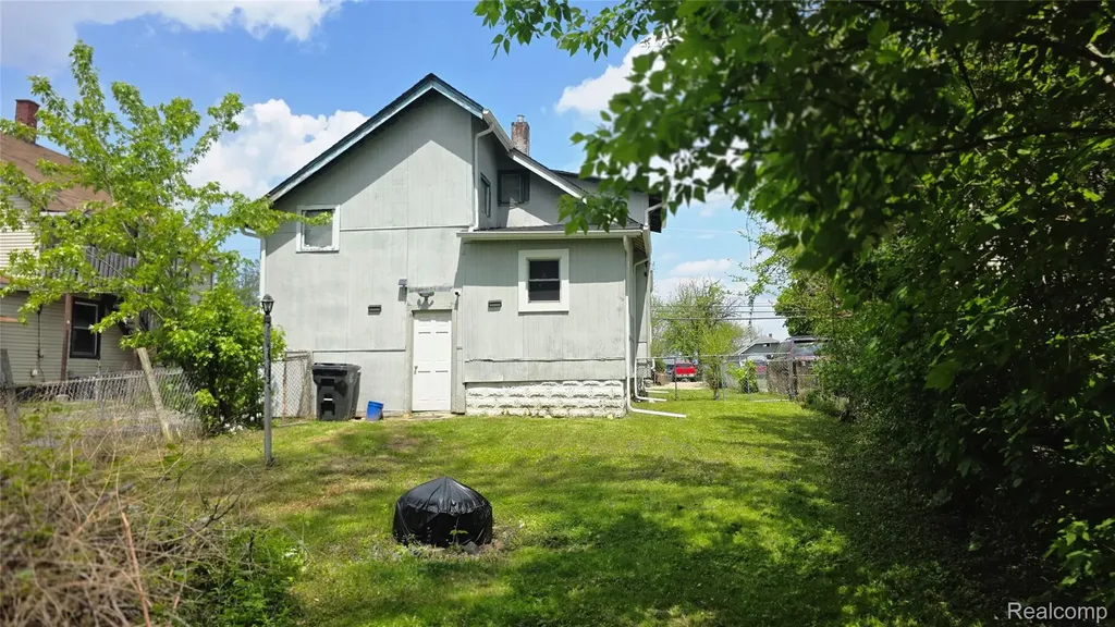 196 Beach Street Pontiac City MI 48342