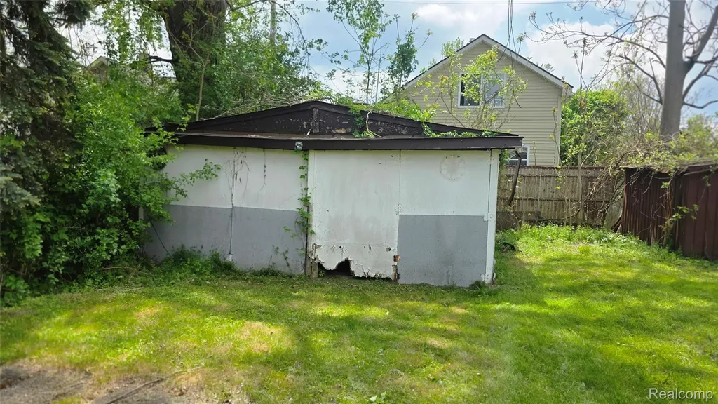 196 Beach Street Pontiac City MI 48342