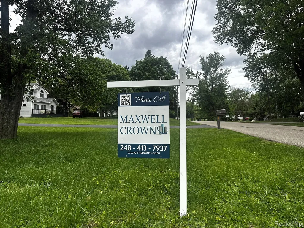20099 Purlingbrook Street Livonia City MI 48152