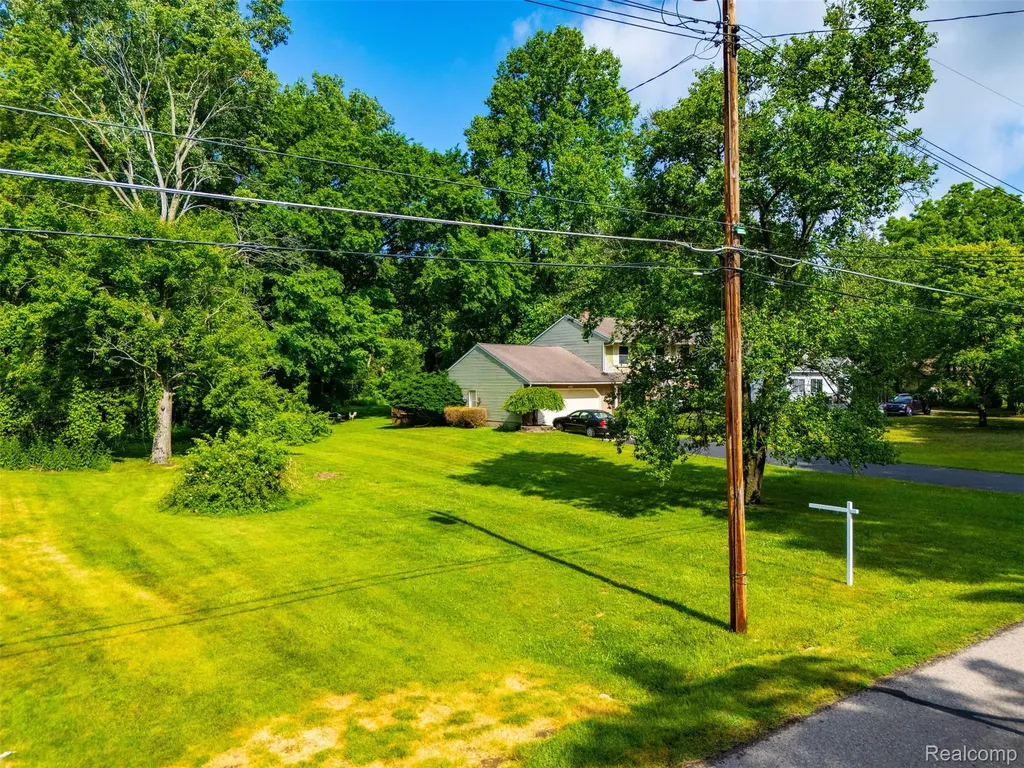 20099 Purlingbrook Street Livonia City MI 48152