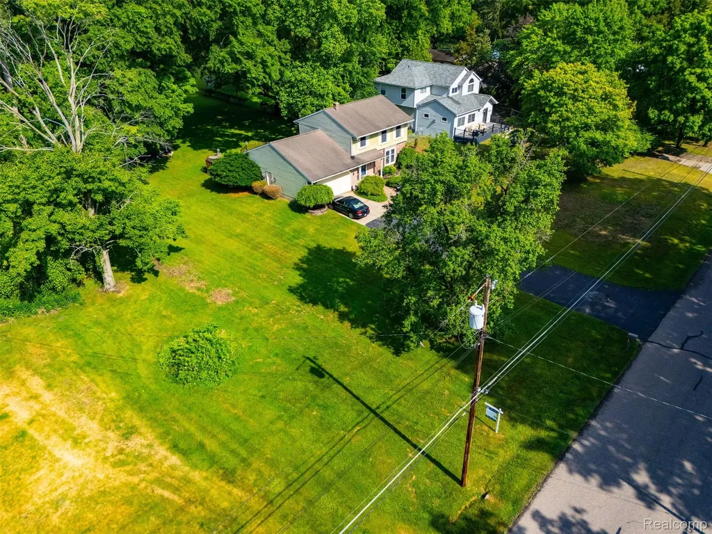 20099 Purlingbrook Street Livonia City MI 48152