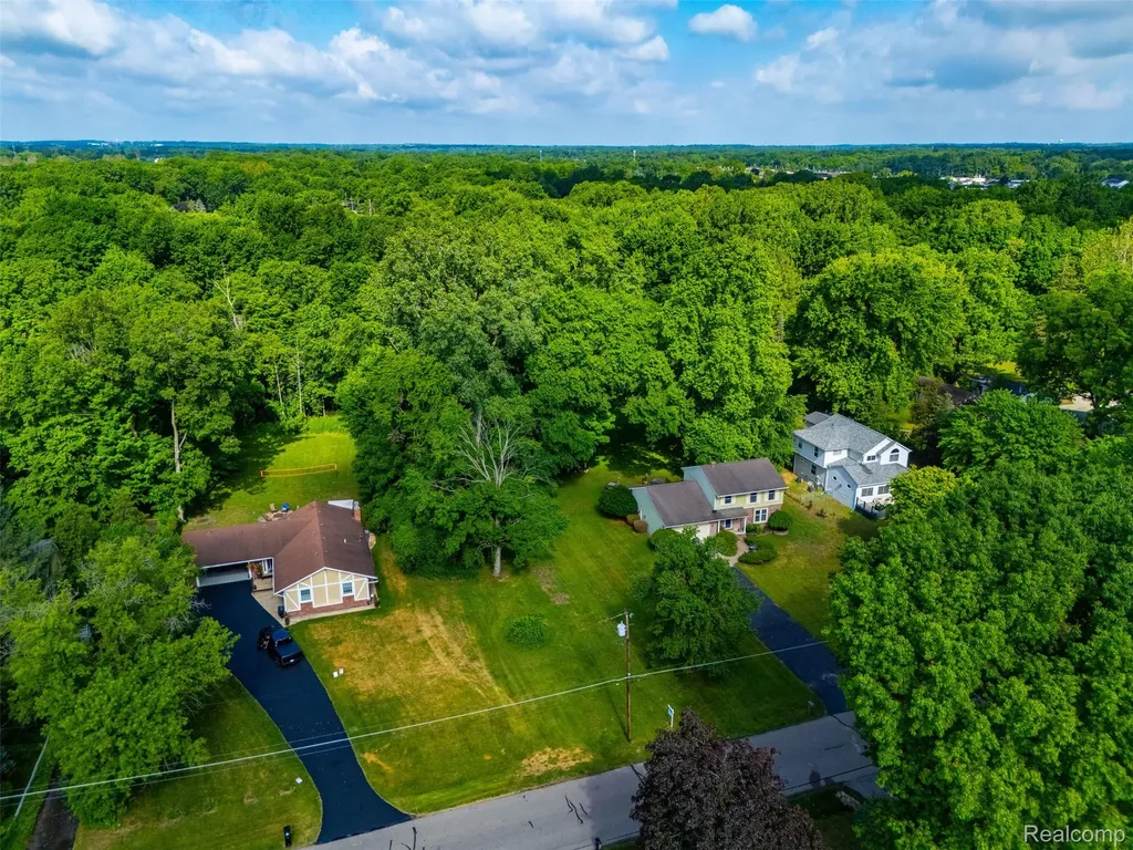 20099 Purlingbrook Street Livonia City MI 48152