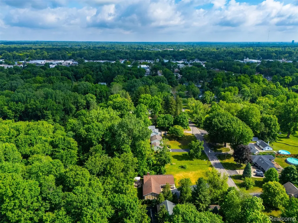 20099 Purlingbrook Street Livonia City MI 48152
