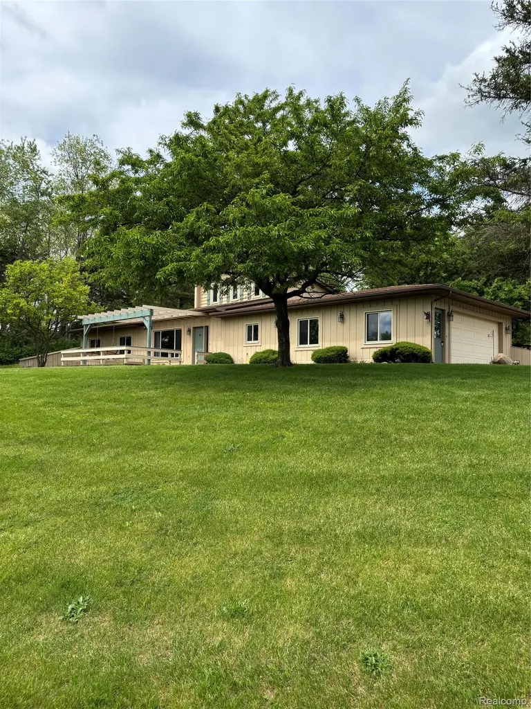 885 Lake Forest Drive Lapeer Township MI 48446