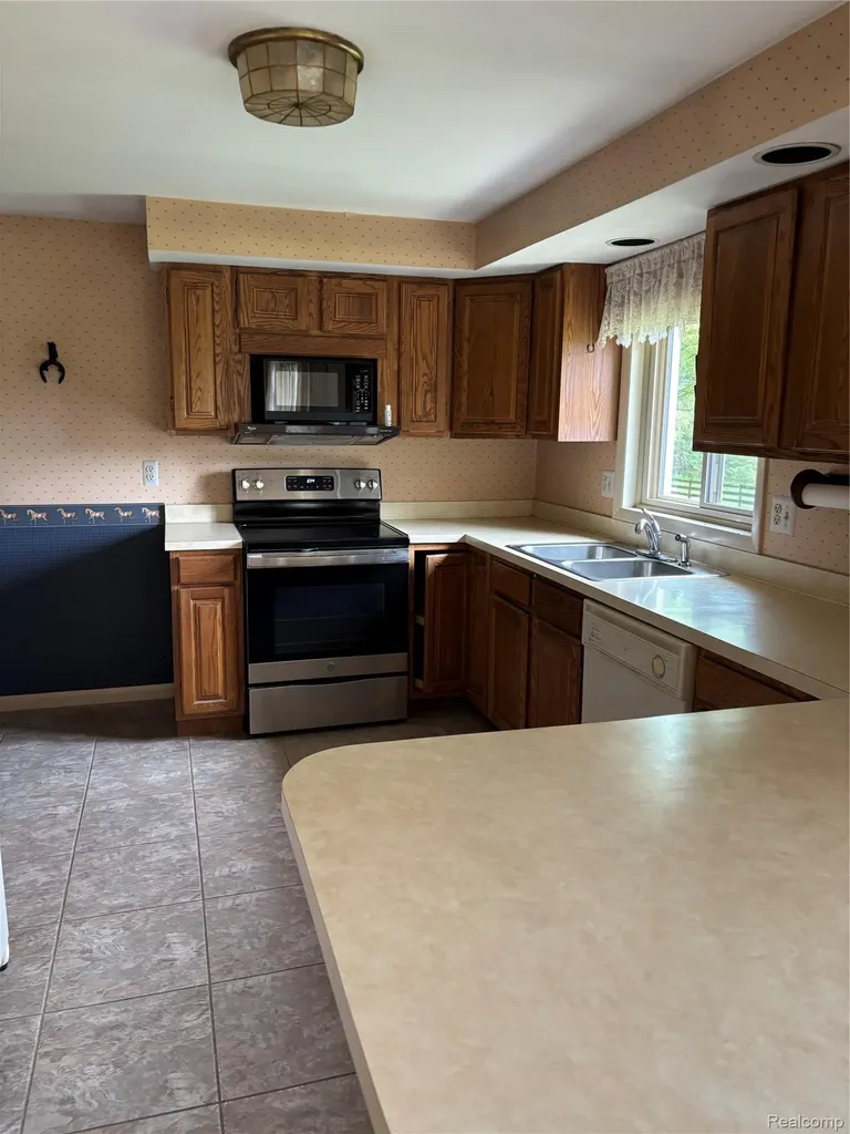 885 Lake Forest Drive Lapeer Township MI 48446