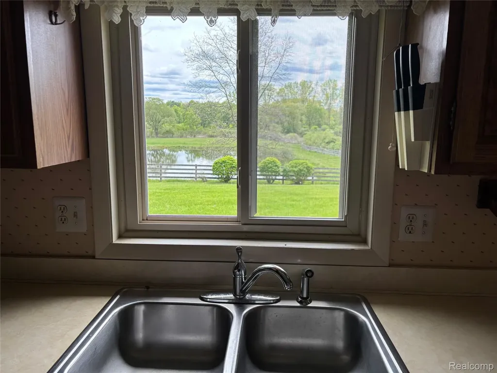 885 Lake Forest Drive Lapeer Township MI 48446