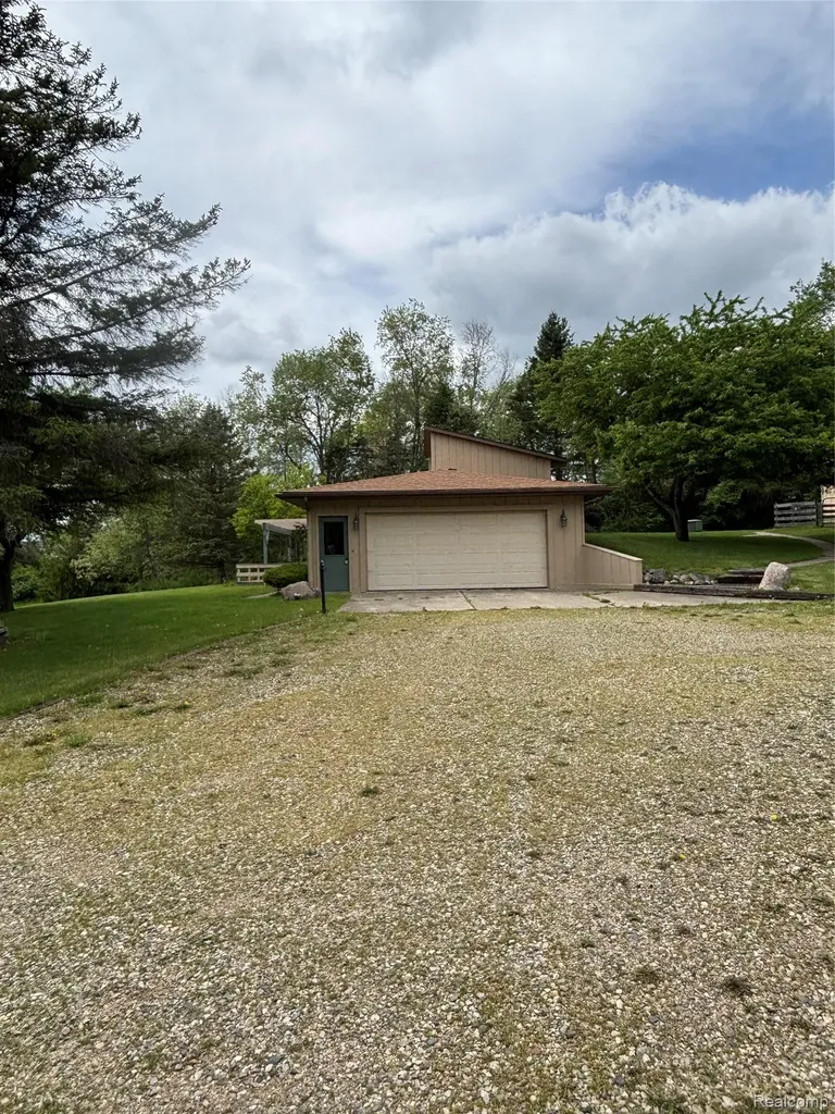 885 Lake Forest Drive Lapeer Township MI 48446