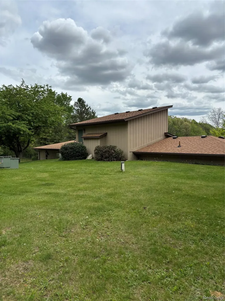 885 Lake Forest Drive Lapeer Township MI 48446