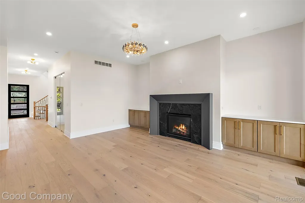 1228 W Windemere Avenue Royal Oak City MI 48073