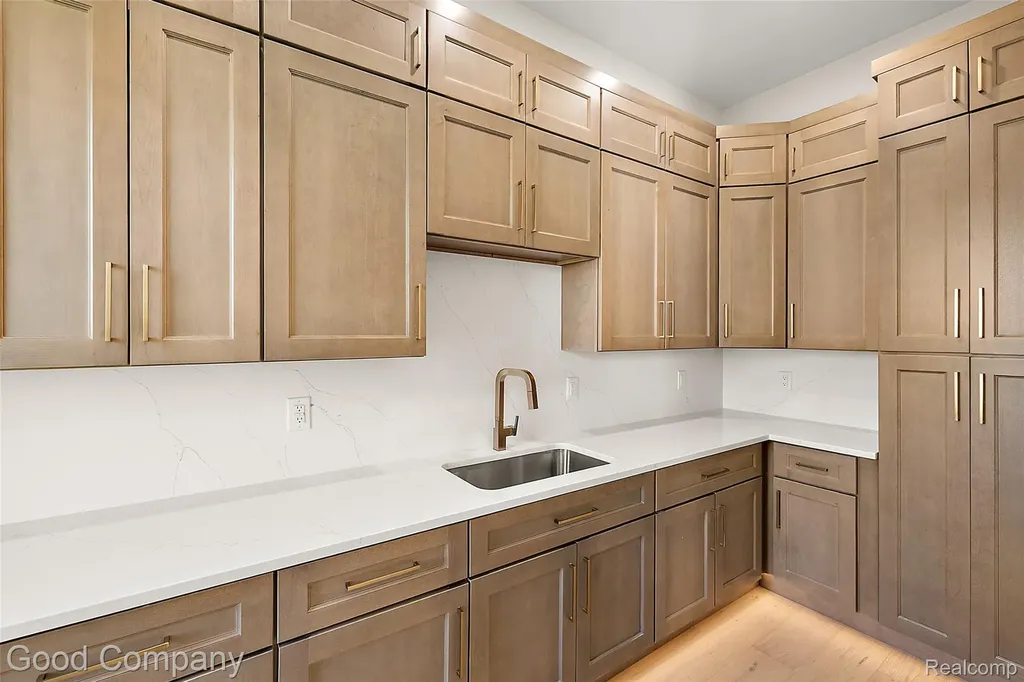 1228 W Windemere Avenue Royal Oak City MI 48073