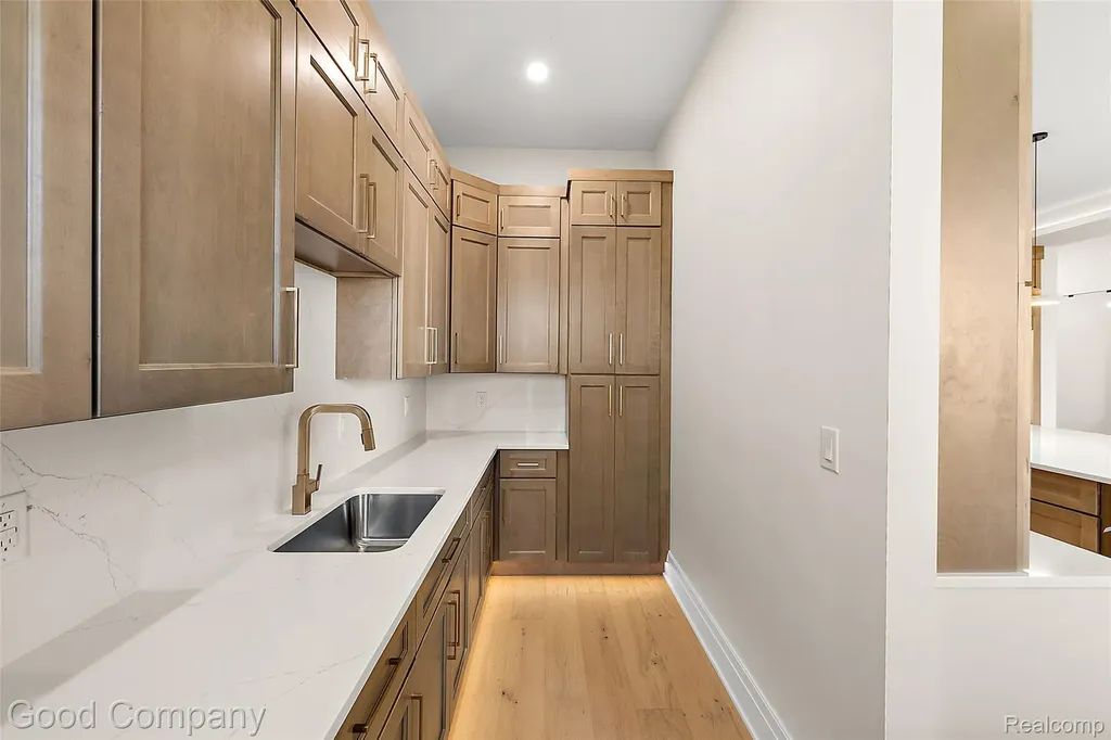 1228 W Windemere Avenue Royal Oak City MI 48073