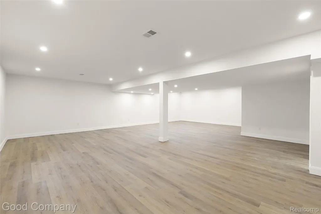 1228 W Windemere Avenue Royal Oak City MI 48073