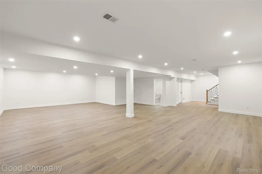 1228 W Windemere Avenue Royal Oak City MI 48073