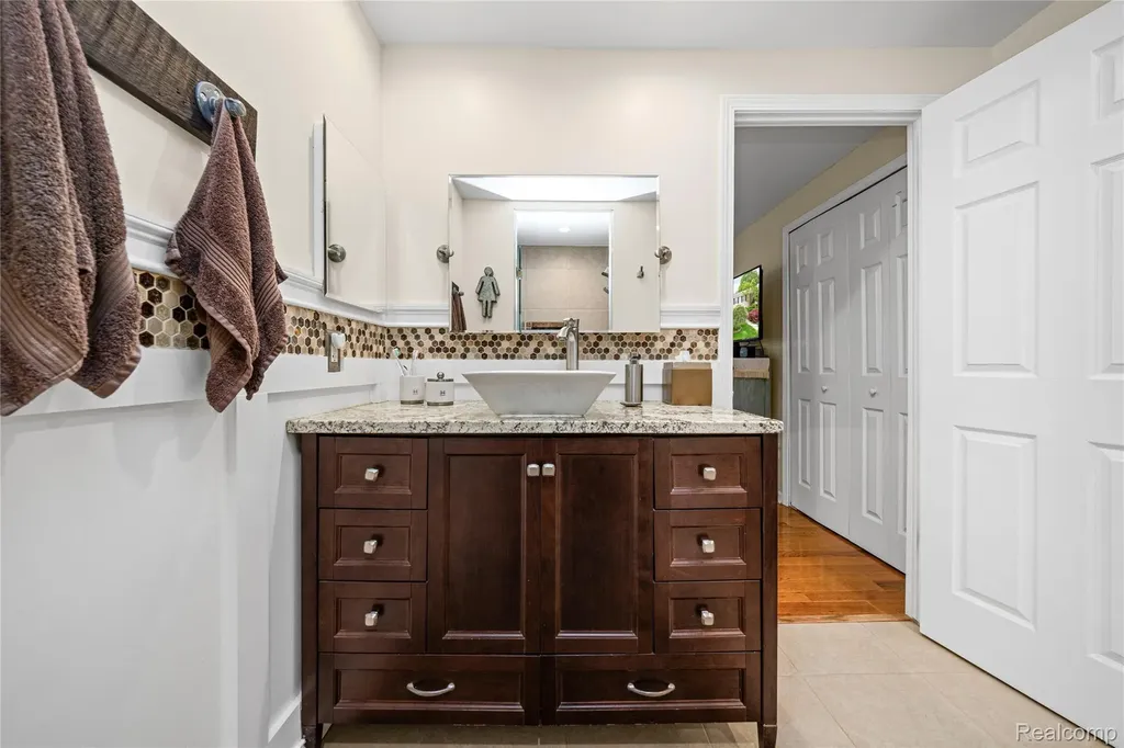 42683 Savoy Court Northville Township MI 48167