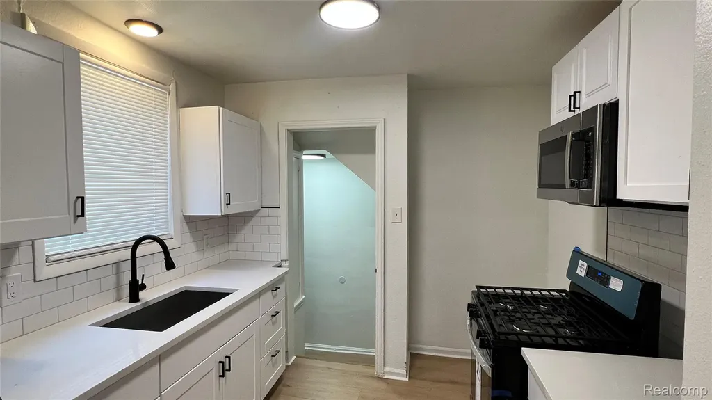 19546 Fairport Street Detroit City MI 48205