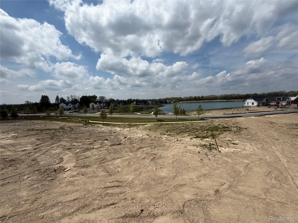 2471 Parkshore Drive Commerce Charter Township MI 48382